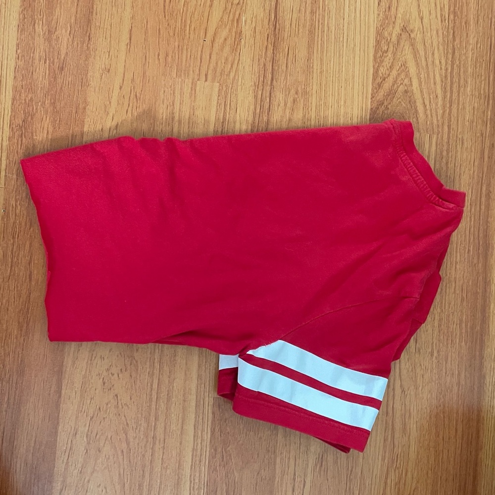 Red t-shirt - Picture 2 of 5